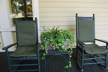 Bed & Breakfast Rothschild-pound House Inn
