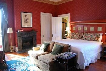 Bed & Breakfast Rothschild-pound House Inn
