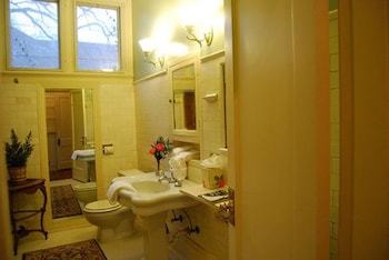 Bed & Breakfast Rothschild-pound House Inn