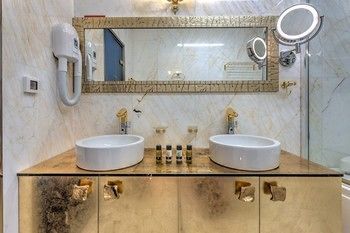 Hotel Fiscardonna Luxury Suites
