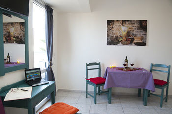 Selenaview Apartments