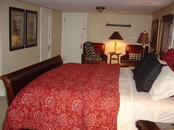 Bed & Breakfast Inn At Clearwater Pond