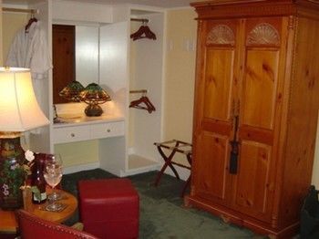 Bed & Breakfast Inn At Clearwater Pond
