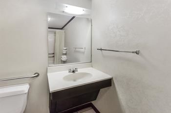 Hotel Racine Knights Inn