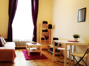 Hi5 Apartments - Parliament