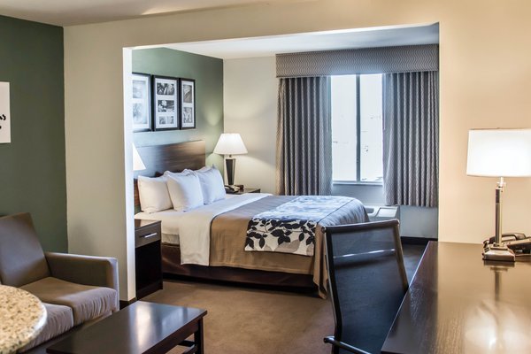 Hostal Sleep Inn & Suites University