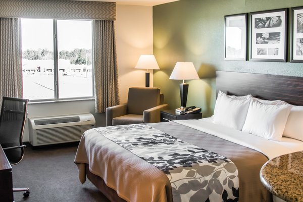 Hostal Sleep Inn & Suites University
