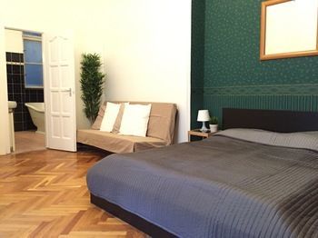 Hi5 Apartments - V�ci Street