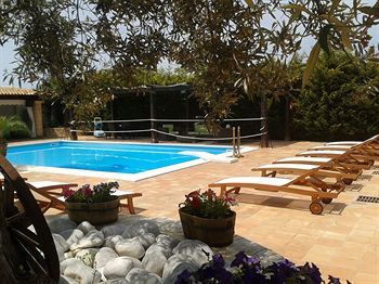 Bed & Breakfast Villa Carlo Resort
