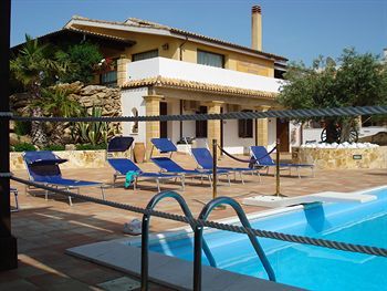 Bed & Breakfast Villa Carlo Resort