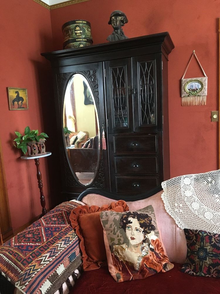 Violet Rose Bed & Breakfast