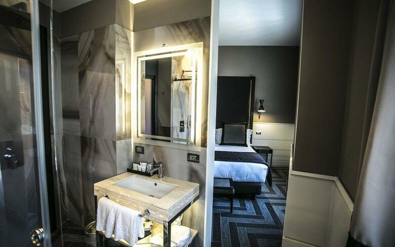 The Tribune Hotel