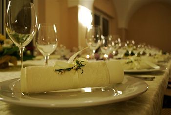 Hostal Oasis Park Hotel