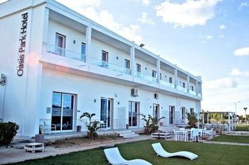 Hostal Oasis Park Hotel