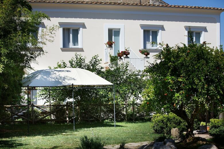 Bed & Breakfast Villa Don Camillo Relais