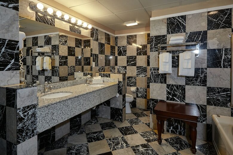 Bed & Breakfast Ocean Inn And Suites