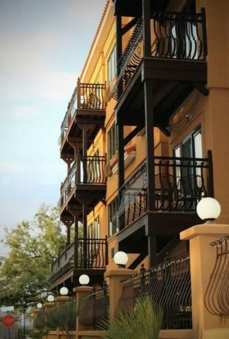 Bed & Breakfast Ocean Inn And Suites