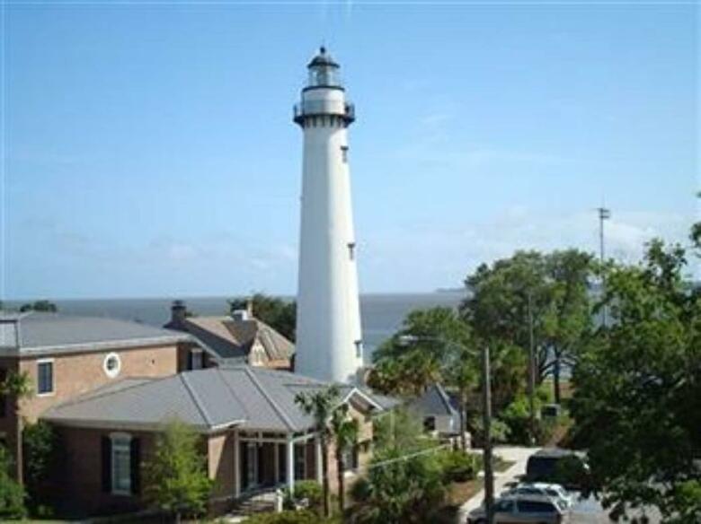 Bed & Breakfast Ocean Inn And Suites
