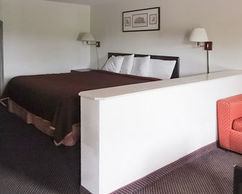 Hotel Rodeway Inn & Suites