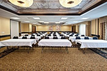 Holiday Inn Express Hotel & Suites Greenwood