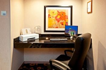 Holiday Inn Express Hotel & Suites Greenwood
