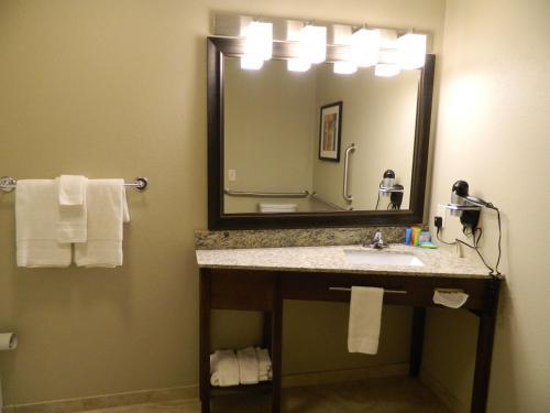 Hotel Brookstone Lodge & Suites
