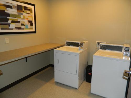 Hotel Brookstone Lodge & Suites