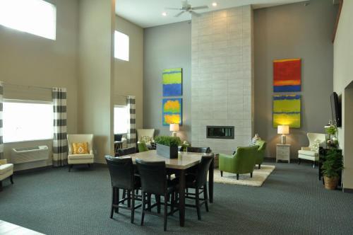 Hotel Brookstone Lodge & Suites
