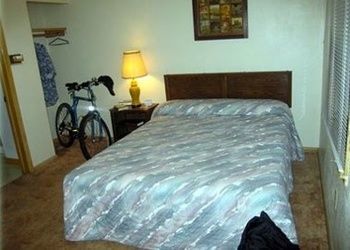 Hawkeye Motel