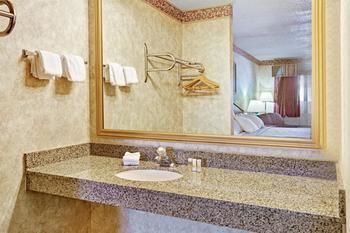 Hotel Days Inn & Suites Monroe