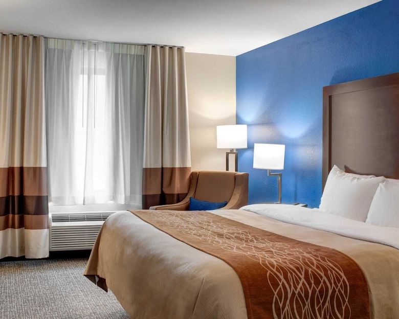 Hotel Comfort Inn & Suites