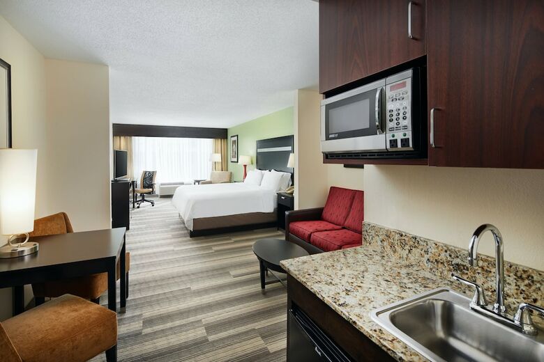 Hotel Holiday Inn Express I-26 & Us 29 At Westgate Mall