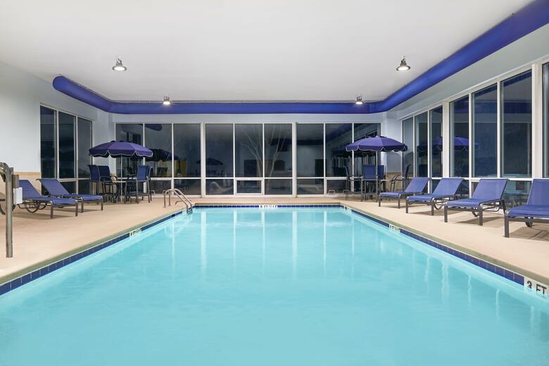 Hotel Holiday Inn Express I-26 & Us 29 At Westgate Mall