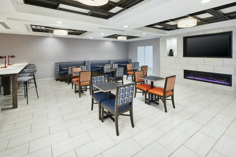 Hotel Holiday Inn Express I-26 & Us 29 At Westgate Mall