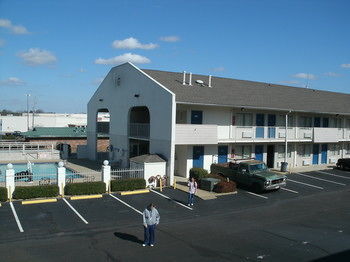 Hotel Admiralty Suites & Inn