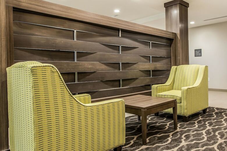 Hotel Comfort Inn & Suites