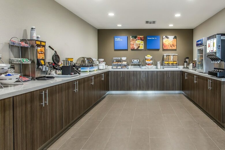 Hotel Comfort Inn & Suites