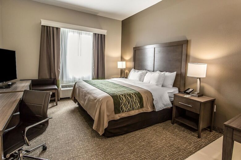 Hotel Comfort Inn & Suites