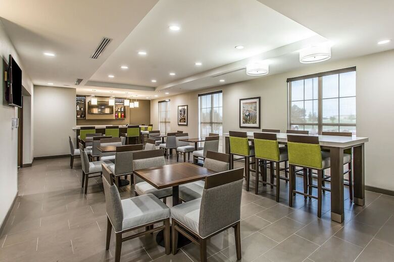 Hotel Comfort Inn & Suites