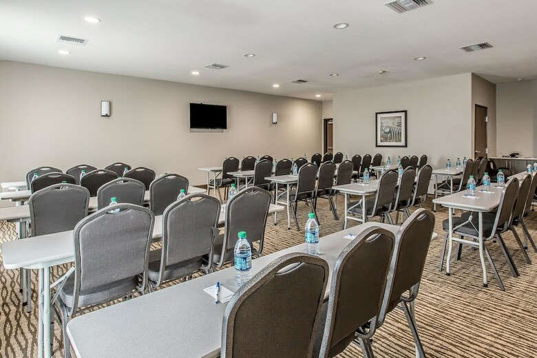 Hotel Comfort Inn & Suites