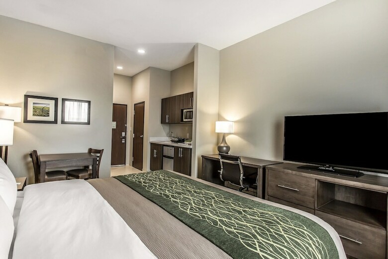 Hotel Comfort Inn & Suites