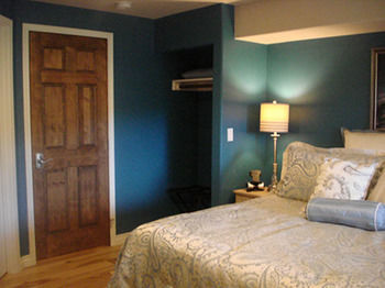 Fox Den Bed And Breakfast