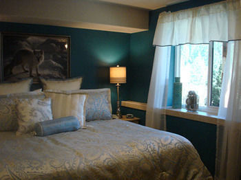 Fox Den Bed And Breakfast