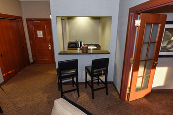 Wheeling Island Hotel-casino-racetrack