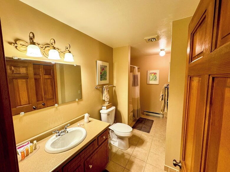 Hostal Settlement Courtyard Inn & Lavender Spa