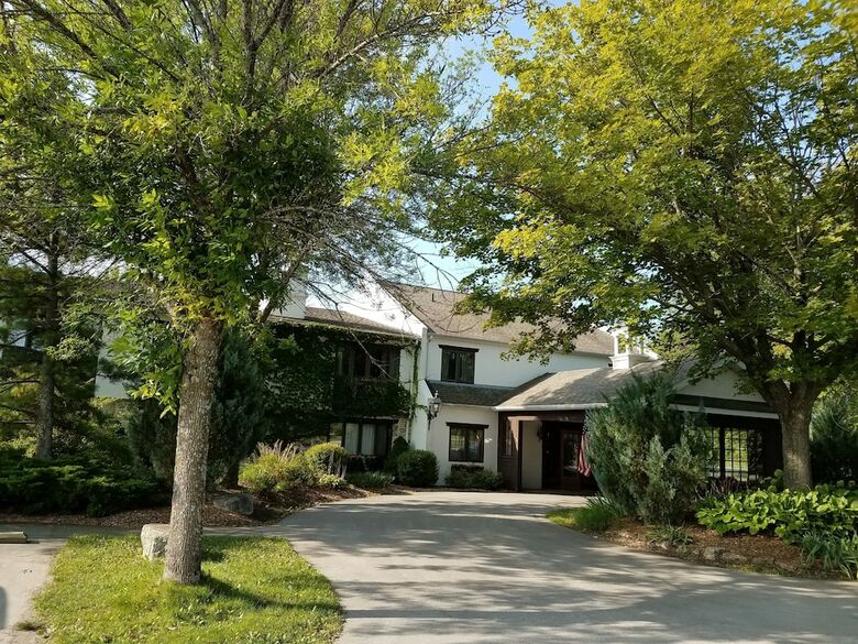 Hostal Settlement Courtyard Inn & Lavender Spa