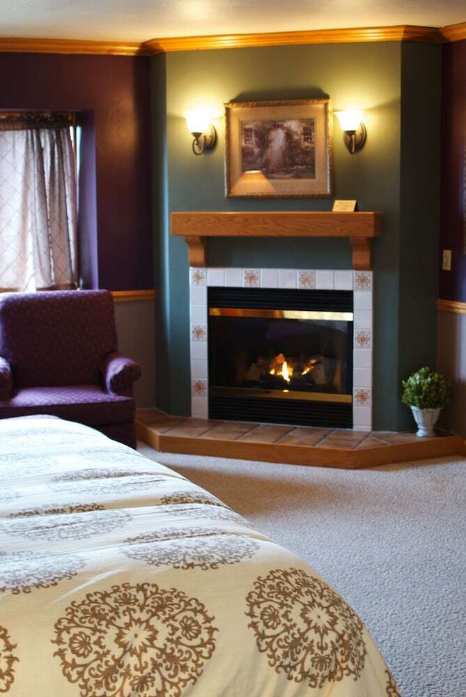 Hostal Settlement Courtyard Inn & Lavender Spa