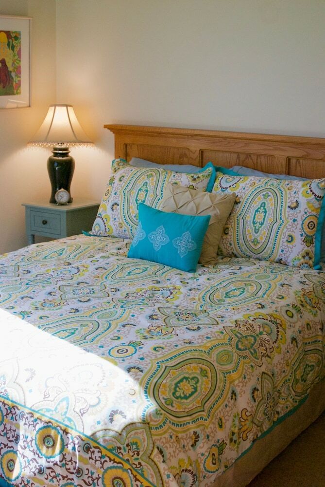 Hostal Settlement Courtyard Inn & Lavender Spa