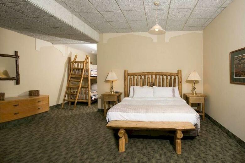 Hotel Mountaineer Lodge