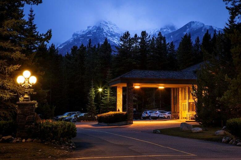 Hotel Mountaineer Lodge